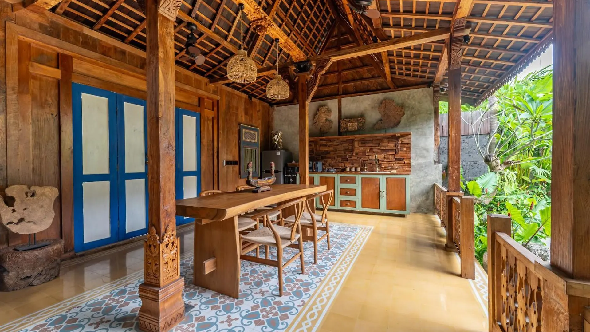 Kubu Kayu Villas Seminyak   Seminyak (Bali)