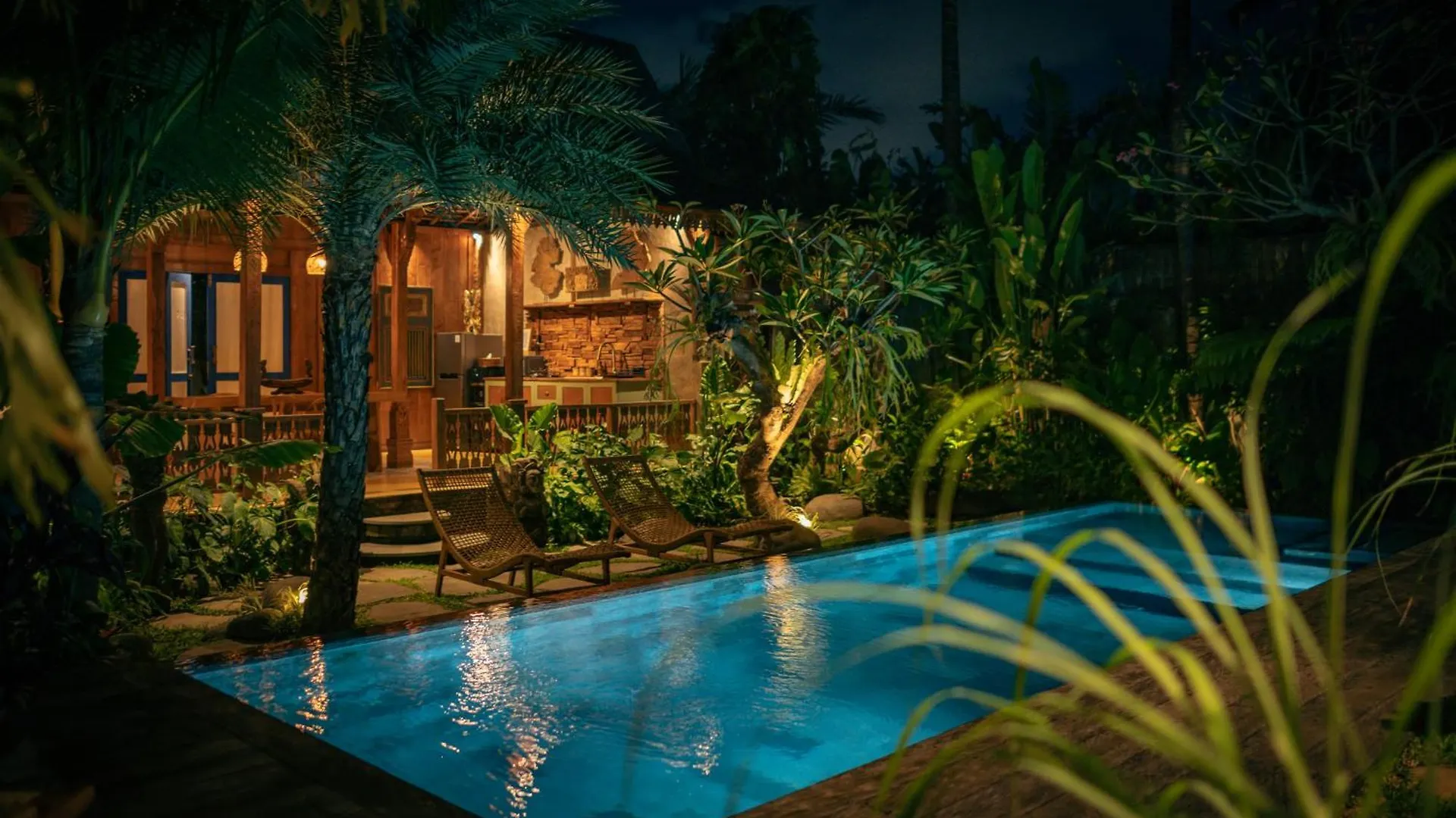Kubu Kayu Villas Seminyak   Seminyak (Bali)